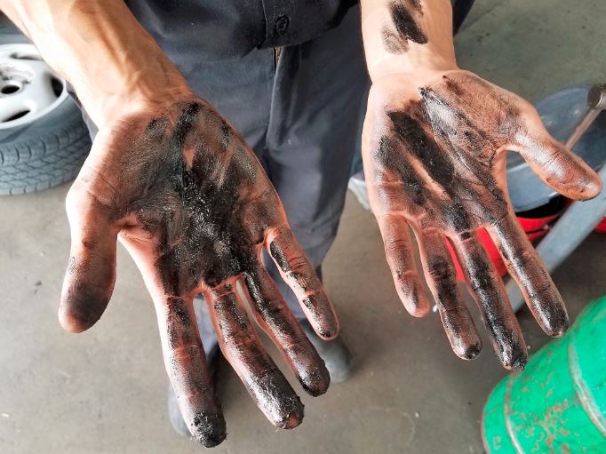 dirty hands